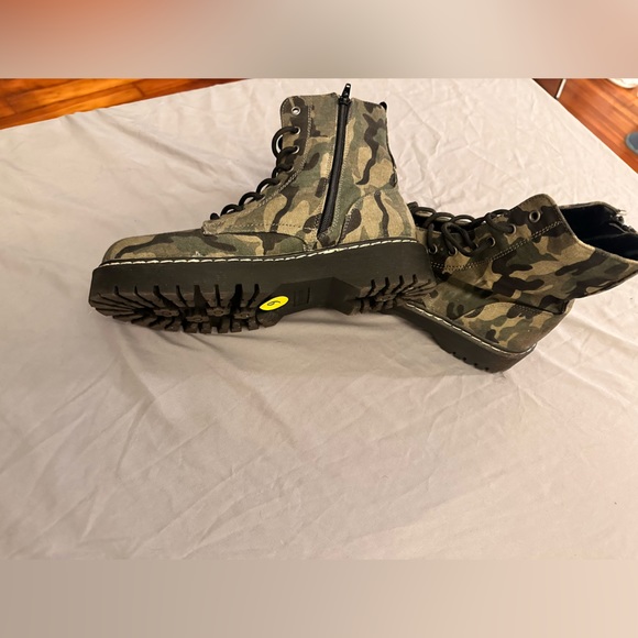 Combat boots - Picture 2 of 3